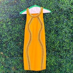 Bebe yellow mini with beading and super flattering contour 💛💛💛